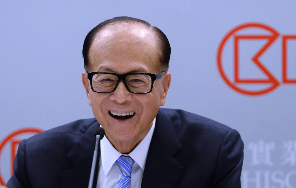 Li Ka-shing once responded to Ma Yun's bold words that he would applaud outstanding Chinese entrepreneurs. (Asian News Agency)